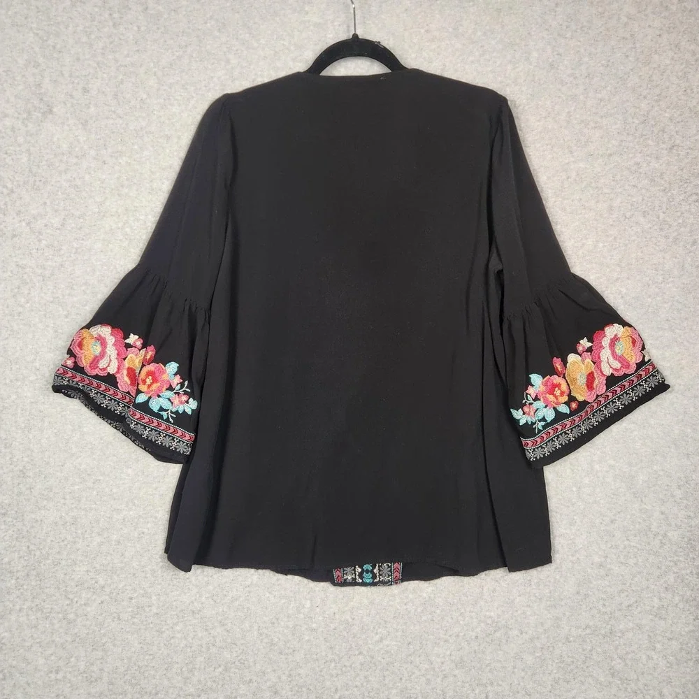 Andree by‎ Unit Blouse Womens Medium Black Embroidered Floral Boho Peasant Top - Picture 2 of 12
